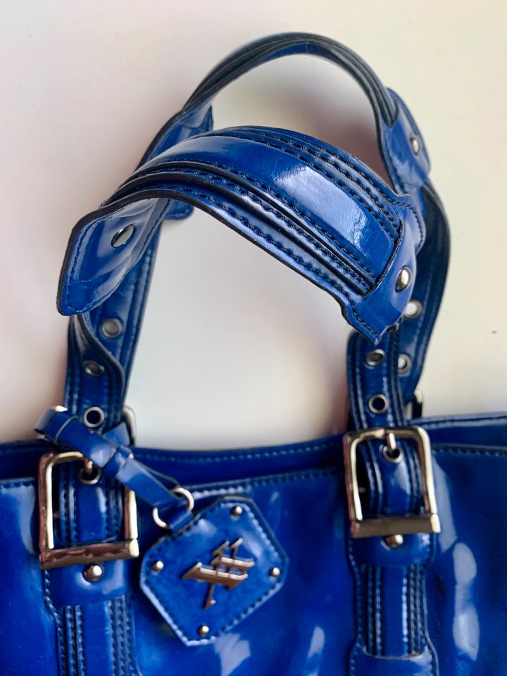 Maxx New York, Kobalt blaue Lackleder Tasche in Temmels