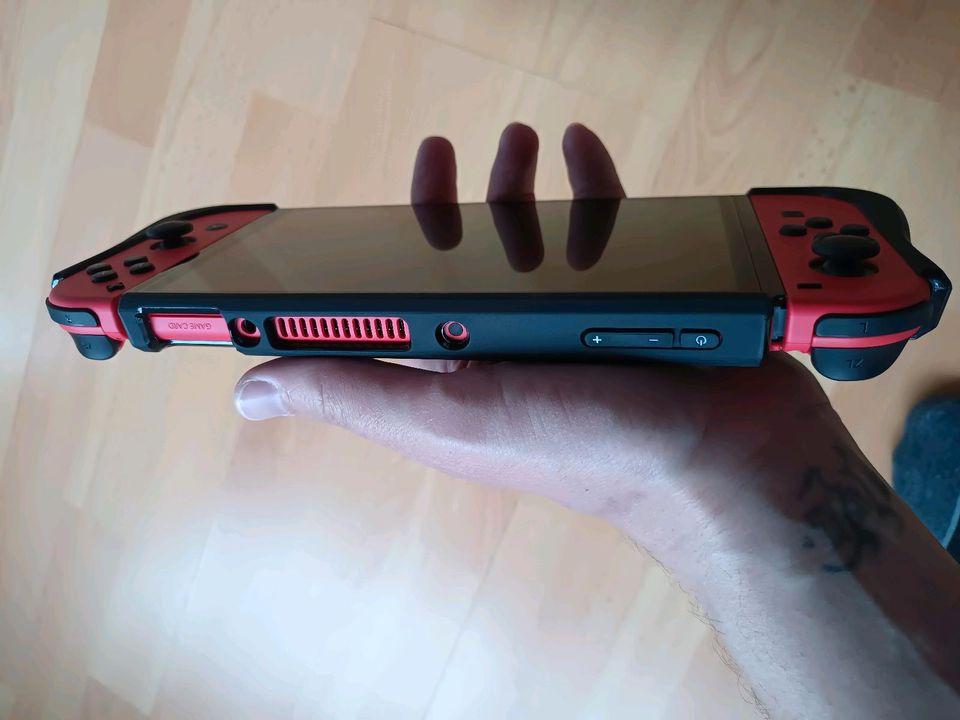 NINTENDO Switch OLED Modell Mario-Edition (rot). in Böblingen