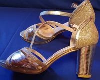 Pumps Gold mit Gitzer Gr. 39 neu mit Karton Baden-Württemberg - Möckmühl Vorschau