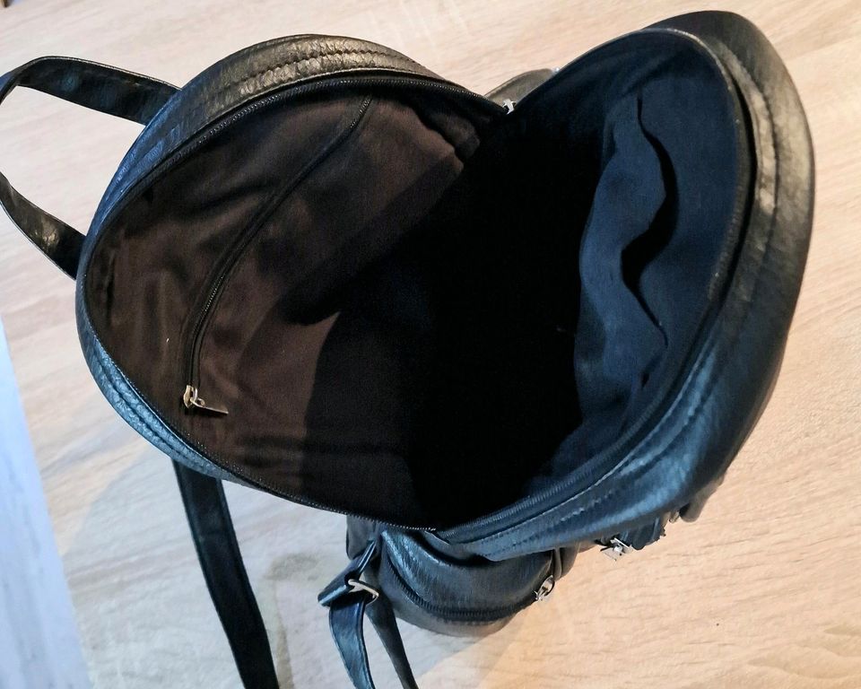 Rucksack schwarz ( Leder ? ) Top Zustand! in Itzehoe