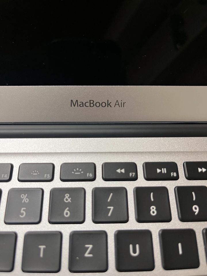 MacBook Air 13 Apple 121gb in Bruchköbel