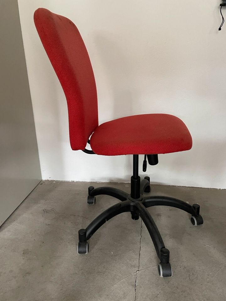 Schreibtischstuhl rot  Stoff in Langensendelbach