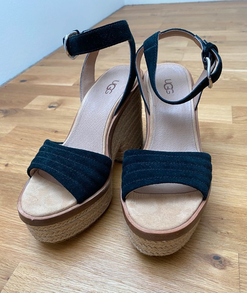 UGG Sandalen Wedges/Keilabsatz/Plateau in Kühbach