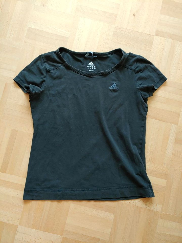 Adidas T Shirt Gr 38 T-Shirt in schwarz in Salzgitter