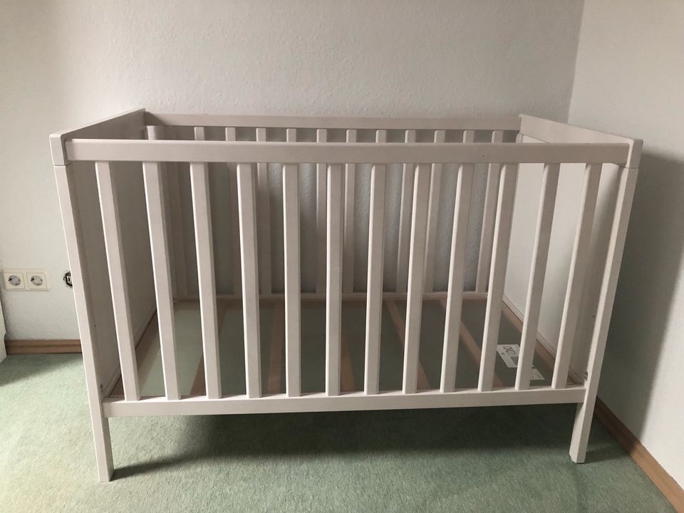 Ikea Babybett Sundvik mit Matratze 60x120 cm in Moers