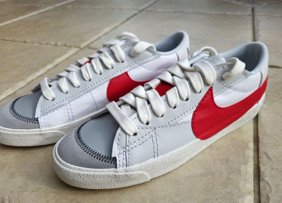 NIKE BLAZER '77 LOW JUMBO WHITE / UNIVERSITY RED NEU selten! in Friedland