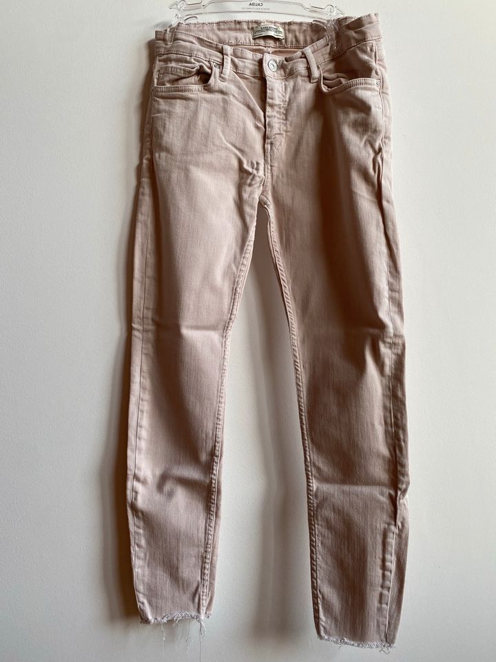 Jeans von Zara, Gr. 36, in rosa, skinny in Bochum
