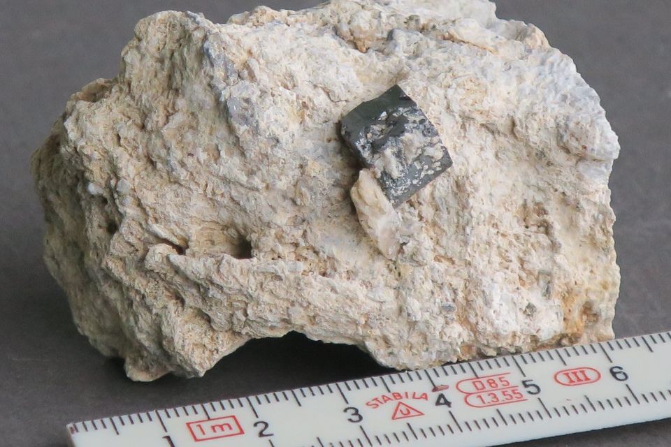 Mineraliensammlung: Bixbyit aus den USA in Nürnberg (Mittelfr)