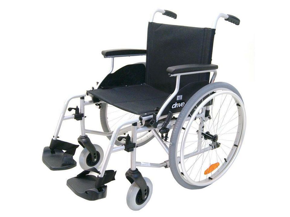 Neuware Rollstuhl Faltrollstuhl mit Trommelbremse Sb.46 cm in Stockach