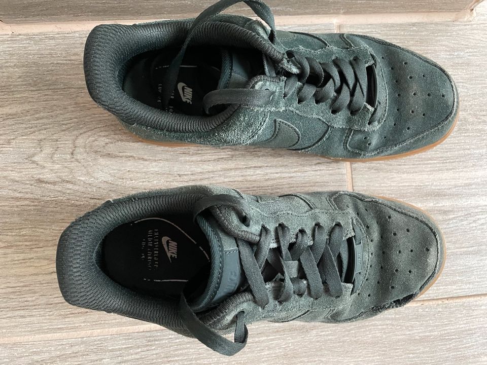 Nike Air Force Low - Wild Leder / Grün / Größe 37,5 in Neuss