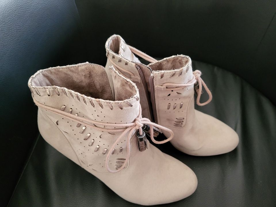 Tamaris Stiefelette beige/steinfarben Gr. 39 - WIE NEU in Karlsruhe