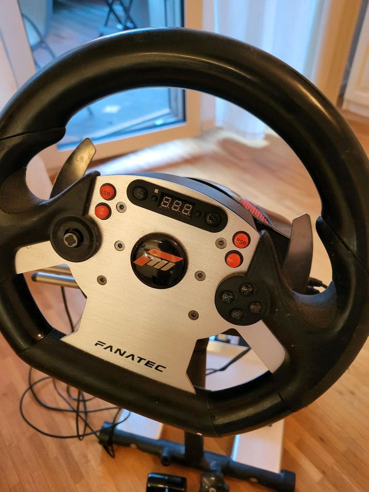 FANATEC  WHEEL + PEDALE + STAND in Hamburg