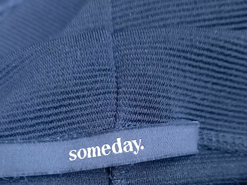 Opus Someday Kittua Texture schwarz NEU Pullover Bluse 40 in Aurich