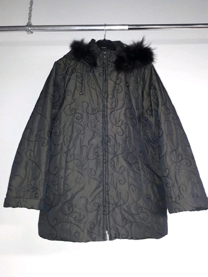 Winterjacke mit Kapuze von KIRSTEN/Größe 44/Jacke/Schwarz in Berlin