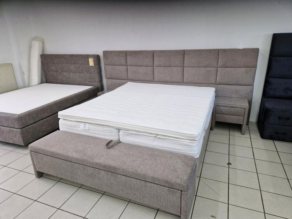 Bett Boxspringbett 180x200cm mit Stauraum beige mit Matratze und Nachtkonsolen und Fußbank Möbel Wurm in Osnabrück