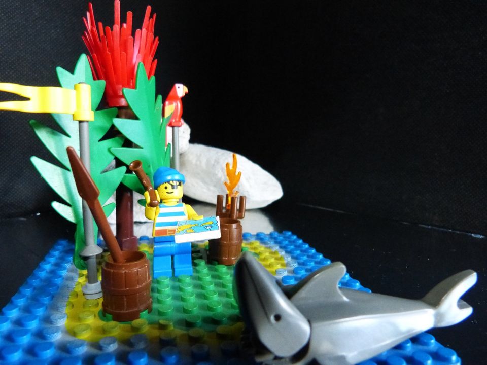 LEGO - Orig. LEGO Platte Insel m. Matrose/Pirat u Hai und Zubehör in Seevetal