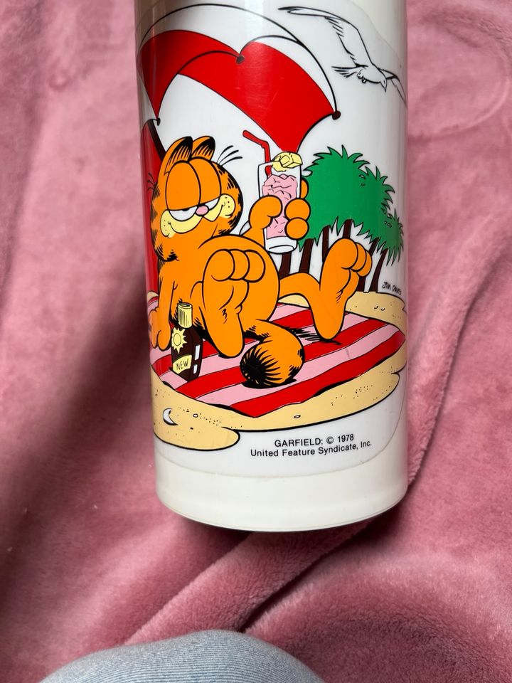 Krug Plastik Sammlerstück Garfield 1978 in Wolken