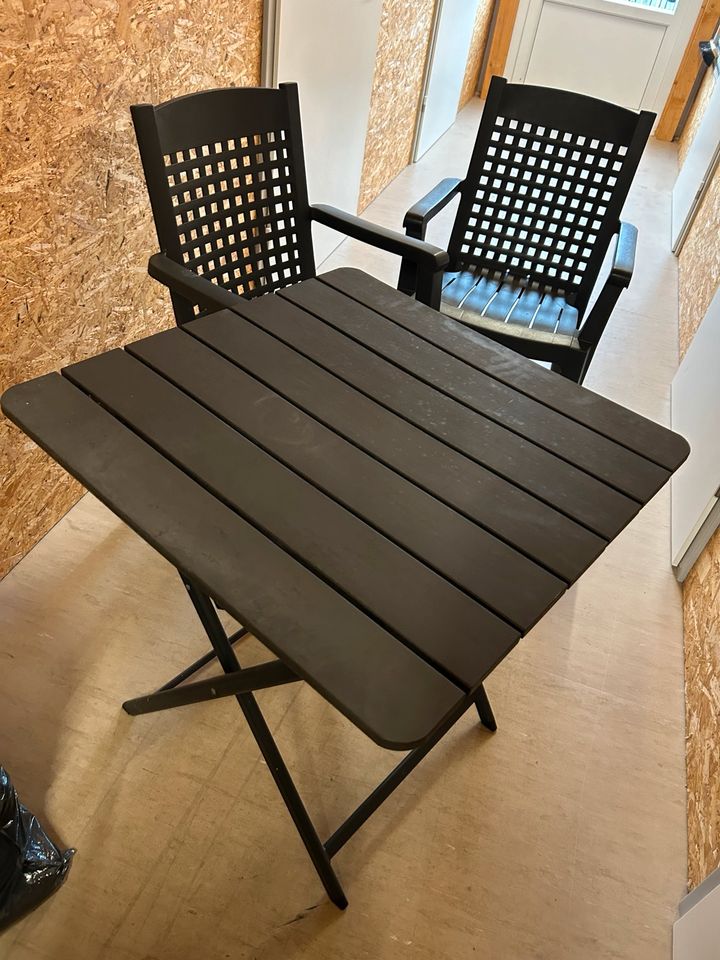Terrassensitzgruppe/Klapptisch mit 2 Stühlen in Kaltenkirchen