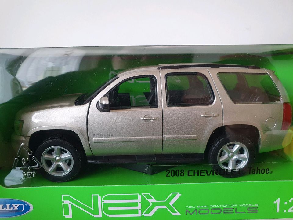 2008 Chevrolet Tahoe 1: 24 -27 von Welly in Kahla