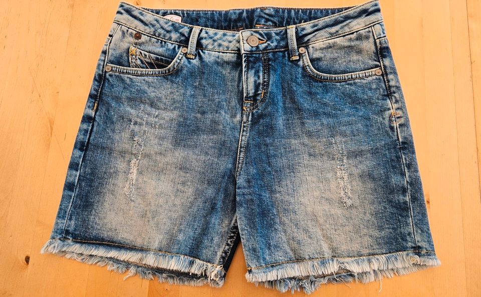 Campus Bermuda Shorts Jeans Kurze Hose Blau Gr. 26 (34, XS/S) in Günthersdorf