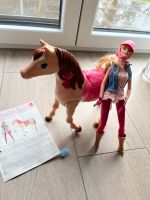 Barbie mit laufendem Pferd, Zubehör und Anleitung Hessen - Büdingen Vorschau