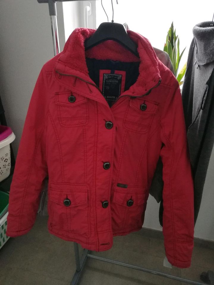 Rote Winterjacke Größe S in Garrel