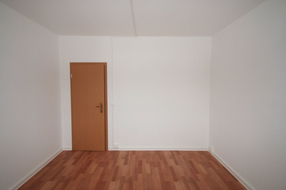 Perfekt für Singles - sanierte Wohnung mit Aufzug - Achtung Sondermietpreis!! in Hohenstein-Ernstthal