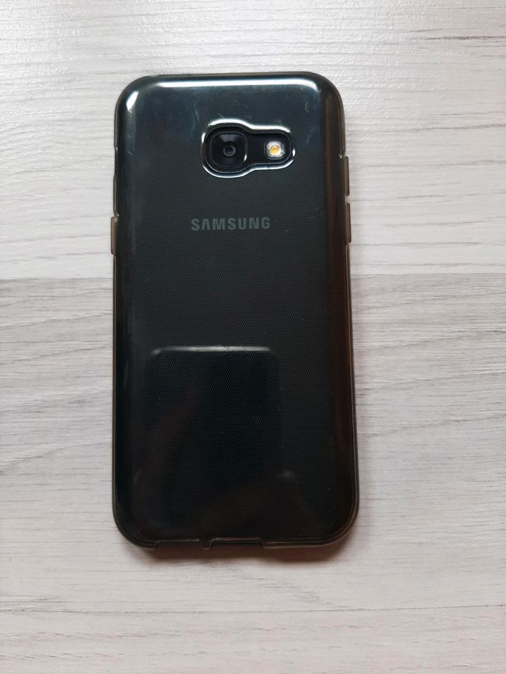 Samsung Galaxy A3 (2017), 4,7 Zoll, 16 GB, schwarz in Trier