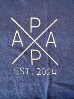 Herren T-Shirt PAPA EST. 2024 Größe M dunkelblau Vatertag *NEU* Nordrhein-Westfalen - Ratingen Vorschau