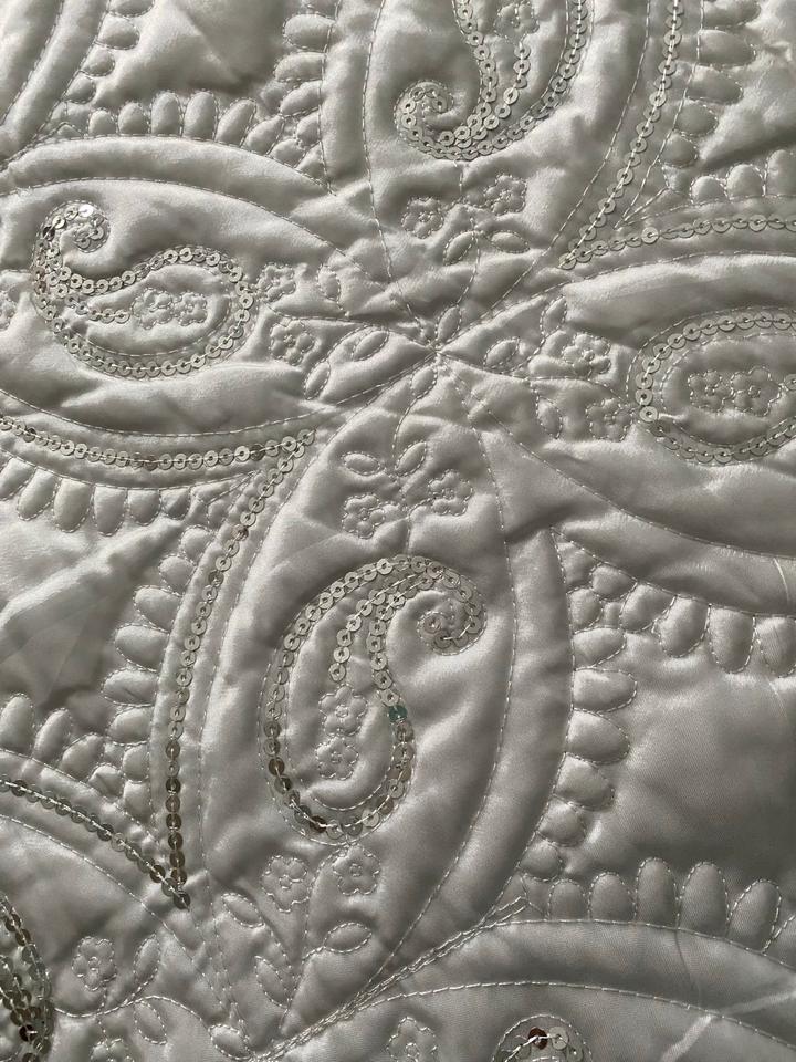 Tagesdecke Bettüberwurf für Doppelbett ca. 240x250 cm weiß in Solingen