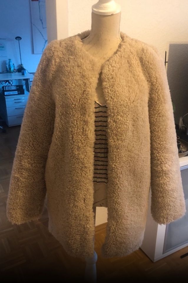 Mango Rihanna Teddy Mantel beige Gr M in Essen