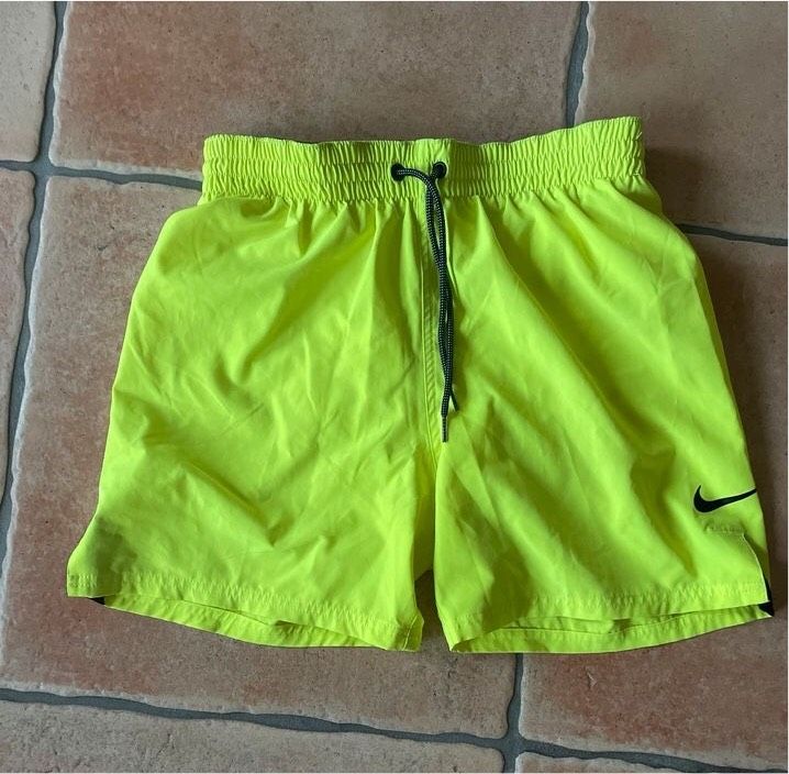 Nike Shorts Hose Training Schwimmhose neon gelb Größe S in Mülheim (Ruhr)