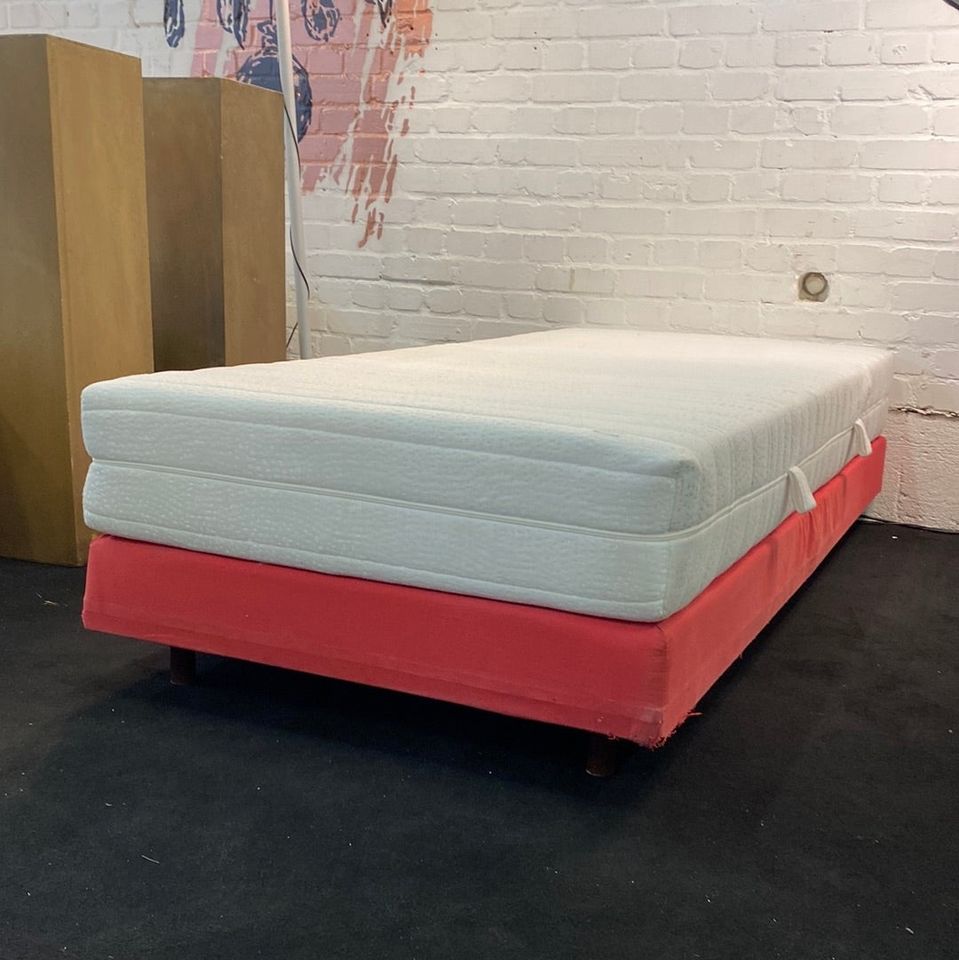 0x Einzelbett Bett 90x200 rot mit Matratze Boxspringbett in Berlin