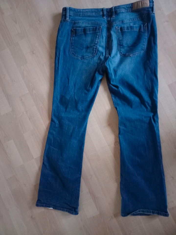 EDC Jeans blau Gr 34/32 in Bogen Niederbay