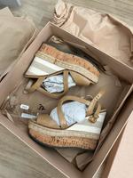 Prada Sandaletten 37 Beige Lackleder Kork Plateau Originalkarton Innenstadt - Köln Altstadt Vorschau