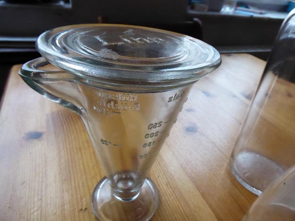 alte nostalgiche Küchenhelfer aus Glas Meßbecher Reibe Weck in Herbsleben