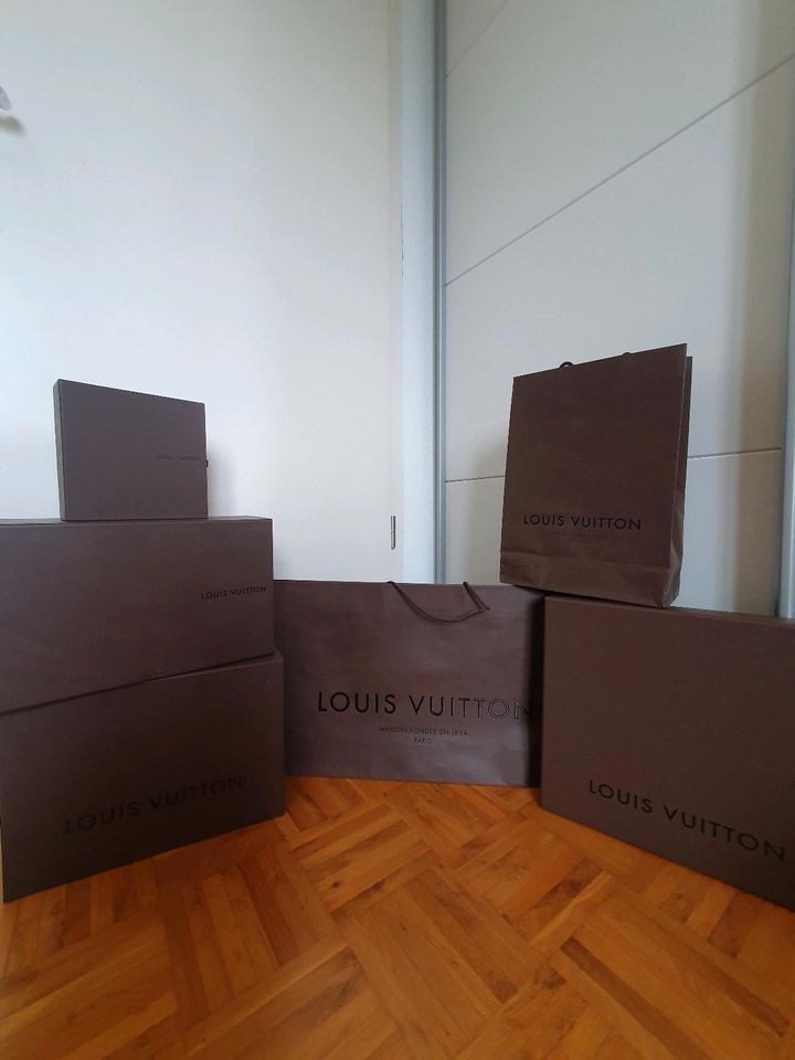 Louis Vuitton Kisten und Papiertaschen zu verkaufen! in Berlin