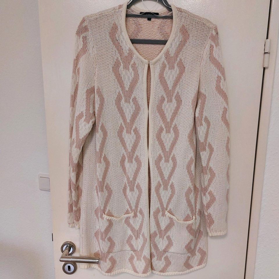 Lange Strickjacke in Offwhite/Rose von Bonita in Berlin