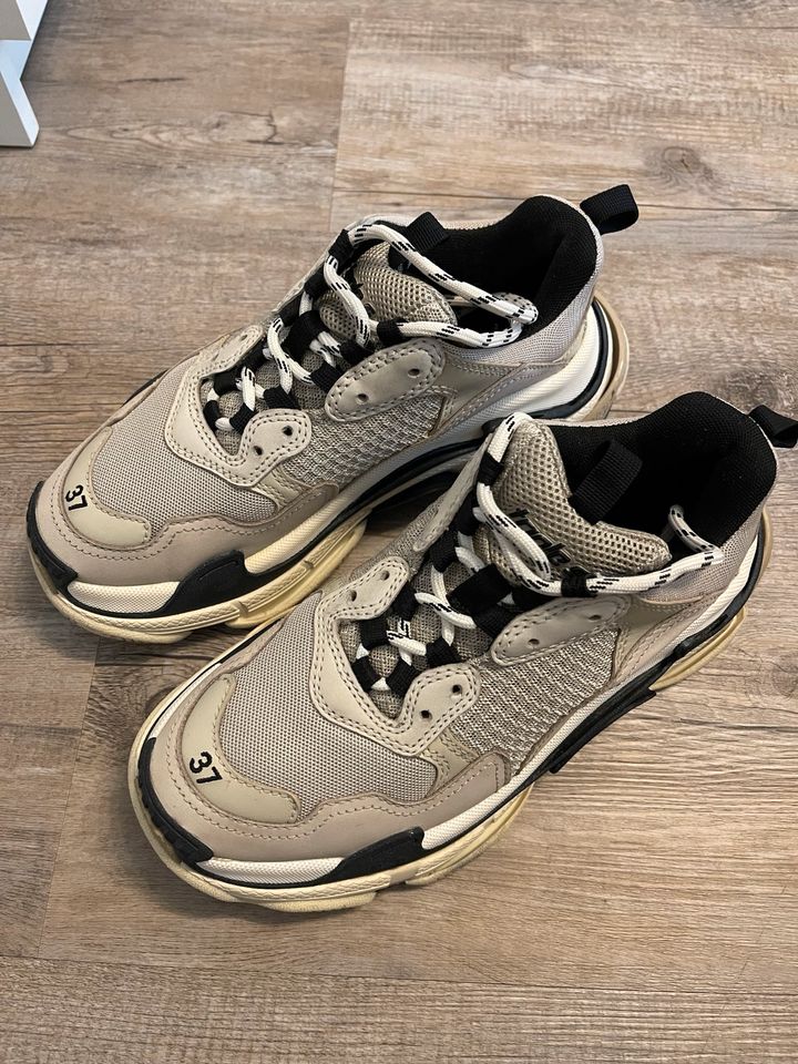 Balenciaga Triple S Sneaker in Hamburg