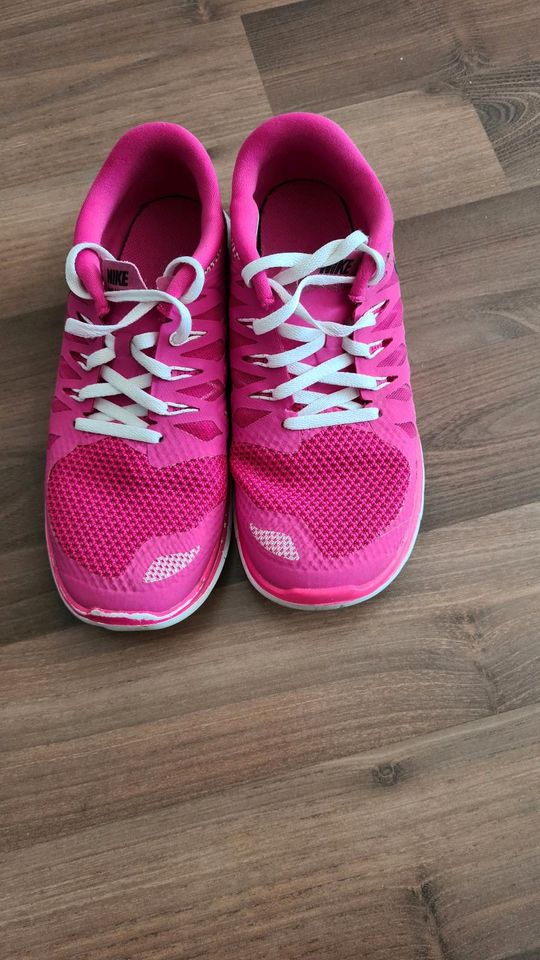 Nike free Schuhe in pink 38,5 in Laatzen