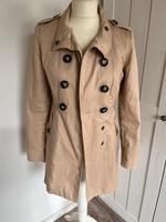 Jacke Mantel beige braun Knöpfe leichte Jacke Blazer Anzug Nordrhein-Westfalen - Leverkusen Vorschau
