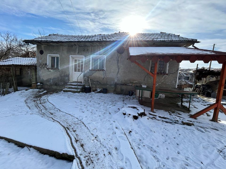 Günstiges Objekt mit Nebenhaus und Bergblick in Debovo -Bulgarien in Wiesbaden