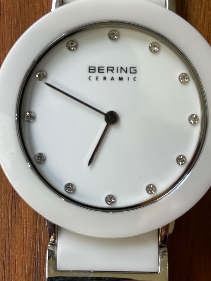 Bering ceramic weiß Quarz 35 mm Armbanduhr neuwertig in Essen