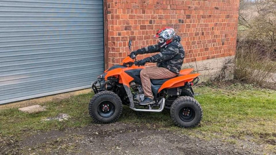 Adly Hurricane 450 LOF Auch Tausch gegen Piaggio mp3 in Malsfeld