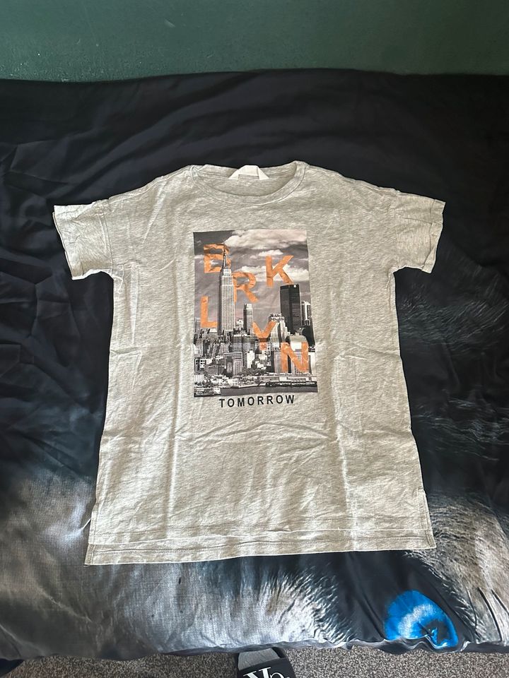 Mädchen Obersized T-Shirt Gr. 146/152 H u. M in Neunkirchen