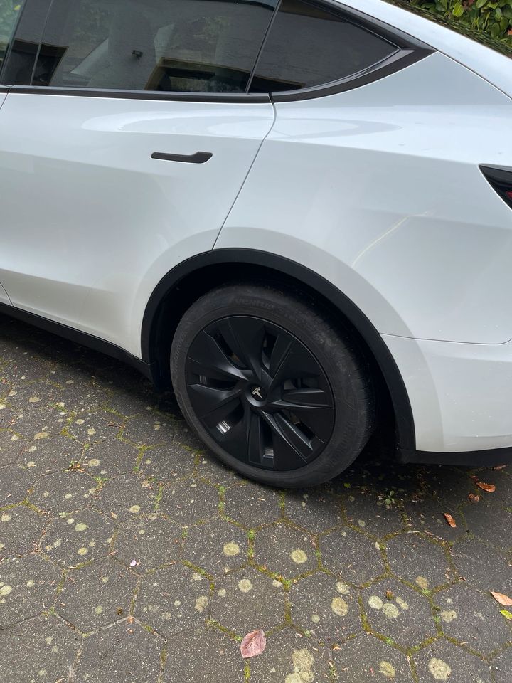 4 Stück original Tesla Model Y Alufelgen & Reifen & 8x Radkappen in Hamm