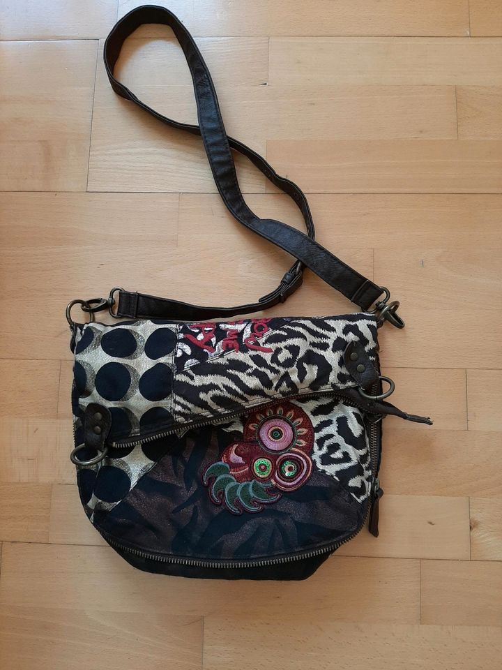 Schöne bunte Tasche Desigual in Trier