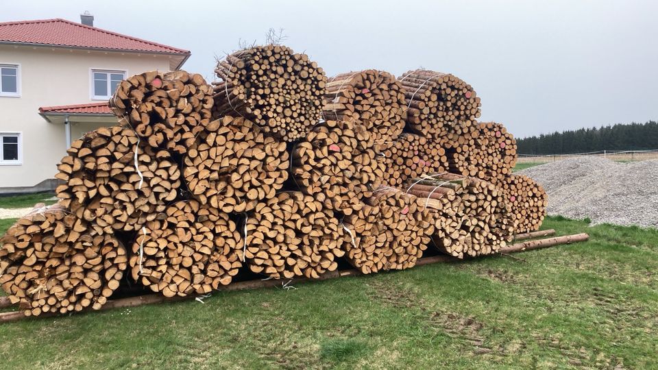 Brennholz Fichte auf 25/33/50/100cm gesägt in Aletshausen