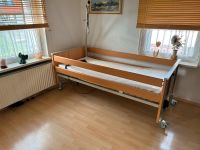 Neuwertiges Pflegebett mit Beistelltisch Niedersachsen - Langelsheim Vorschau