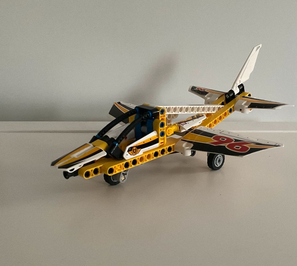 Lego Technic Düsenflugzeug (#42044) in Bedburg-Hau